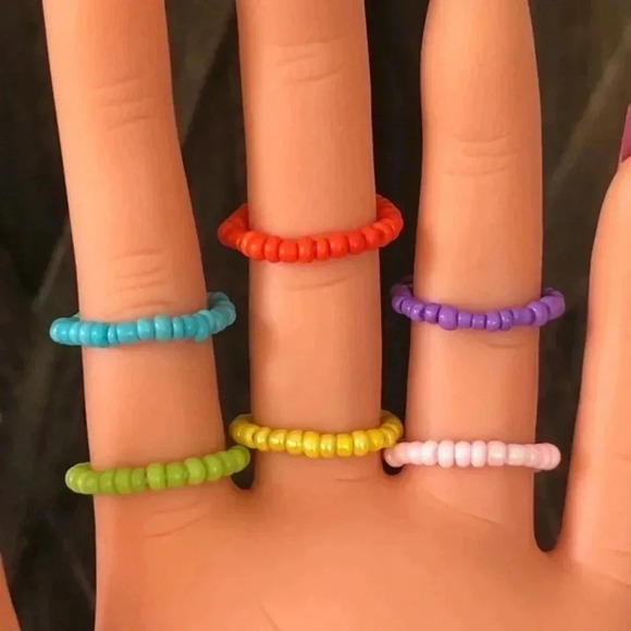 6 Pack Gummy Bear Rainbow Stretch Seed Bead Rings NWT - Picture 3 of 4